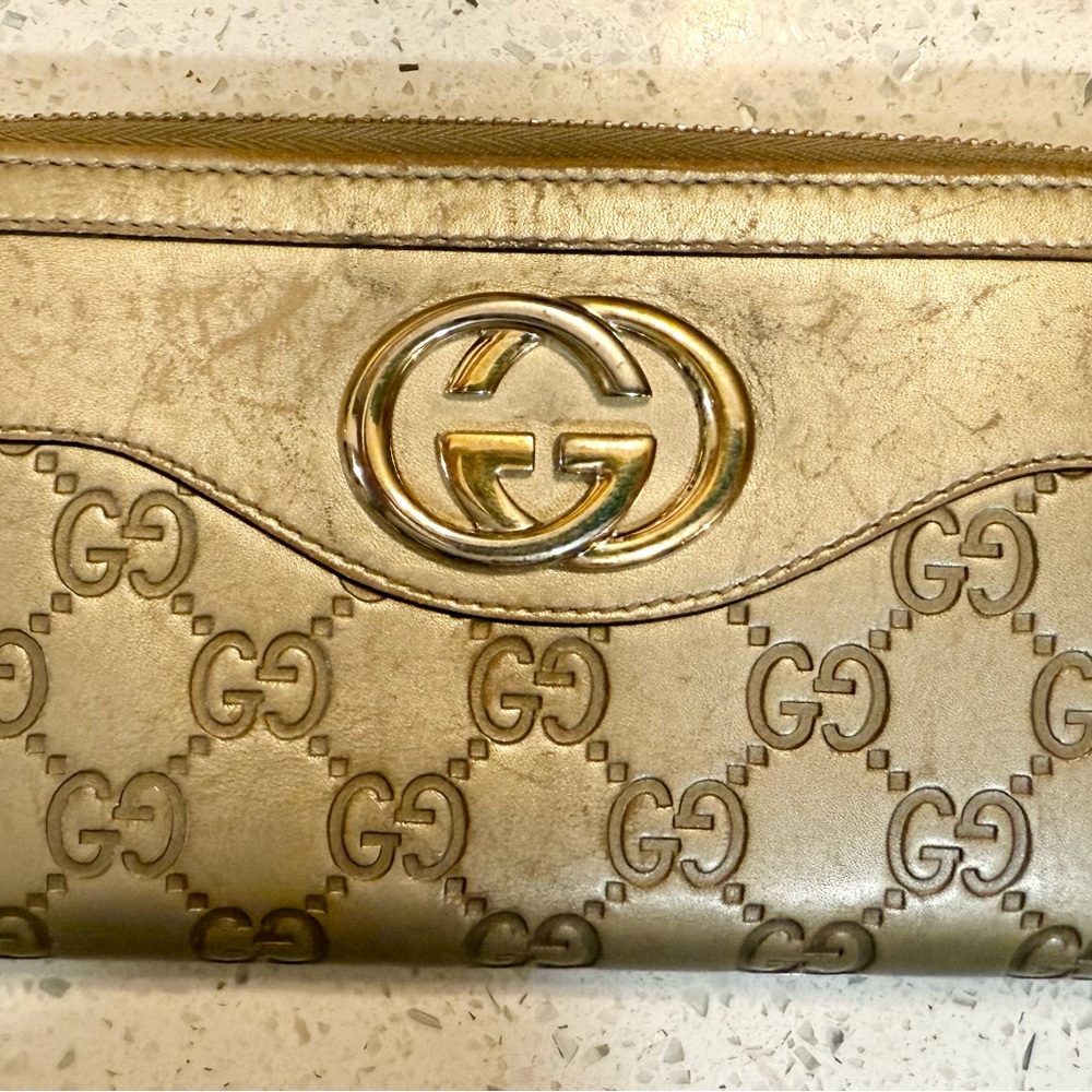 Gucci Sukey Interlocking GG long Gold Wallet